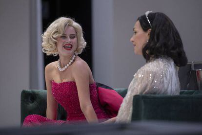 Elisabet Casanovas i Laura Conejero interpretant 'Monroe-Lamarr' al TNC.
