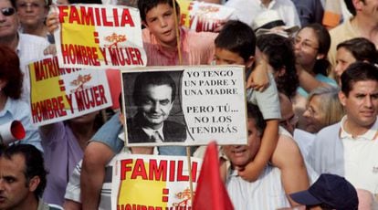 Manifestación convocada por el Foro de la Familia contra el matrimonio homosexual, en junio de 2005.