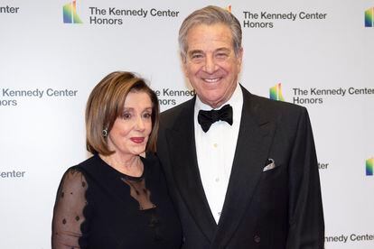 Nancy y Paul Pelosi, durante una ceremonia en Washington, en 2019.