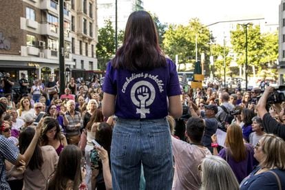 Concentración el viernes 31 de mayo en la plaza de los Cubos, en Madrid, en memoria de Verónica, la empleada de Iveco que se suicidó el sábado 25 de mayo.