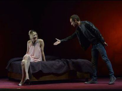 Nathalie Poza y Pablo Derqui, en una escena de &#039;Desde Berl&iacute;n&#039;.