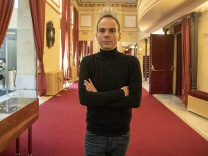 Alberto Conejero, dramaturgo y director teatral, en el teatro María Guerrero de Madrid en una imagen de archivo.