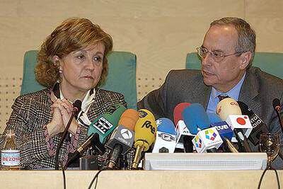 Carmen Caffarel y Enrique Martínez Robles, ayer durante la presentación del plan de viabilidad de RTVE.