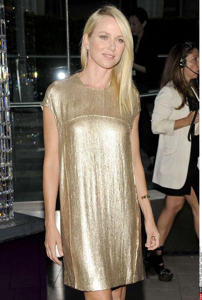 La actriz siempre confía en sus dos diseñadores favoritos para las grandes ocasiones: Stella McCartney y Calvin Klein. En la imagen, con un vestido dorado de Calvin Klein.