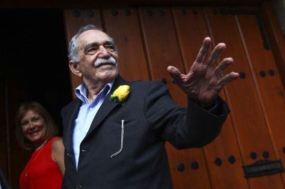 Gabriel Garcia Marquez saluda a los periodistas el día de su cumpleaños el pasado marzo.