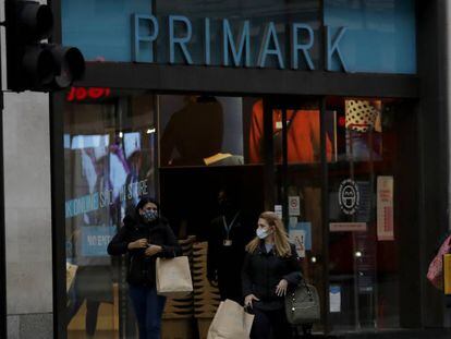 Clientes de un Primark en Londres. 