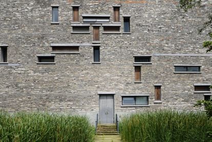 El proyecto de Wang Shu, galardonado con el Premio Pritzker de arquitectura en 2012, mezcla tradición en los materiales con líneas vanguardistas en el diseño. Más información sobre el museo en www.nbmuseum.cn/en.