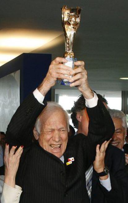 Hilderaldo Bellini, en 2008, en el 50º aniversario de la victoria de Brasil en Suecia 1958.