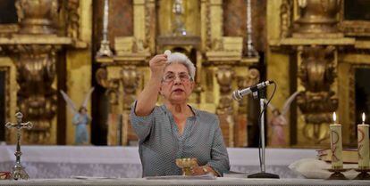 Una diaconisa en una iglesia de la provincia de Segovia.