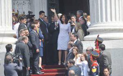 La presidenta argentina, Cristina Fernández, saluda este sábado 1 de marzo de 2014, durante la apertura del nuevo curso legislativo, en Buenos Aires (Argentina).