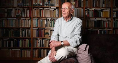 Emilio Lledó, en su casa de Madrid hace unas semanas.