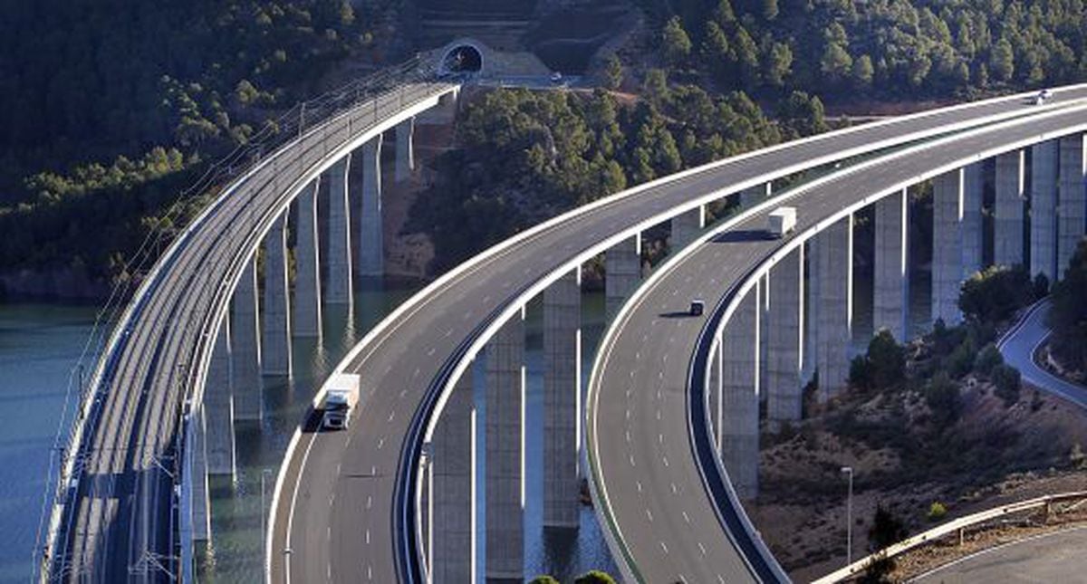 Дорога шоссейного типа как называется. Испания автомагистрали. Шоссе в Испании. Магистрали Испании. Дороги в Испании.