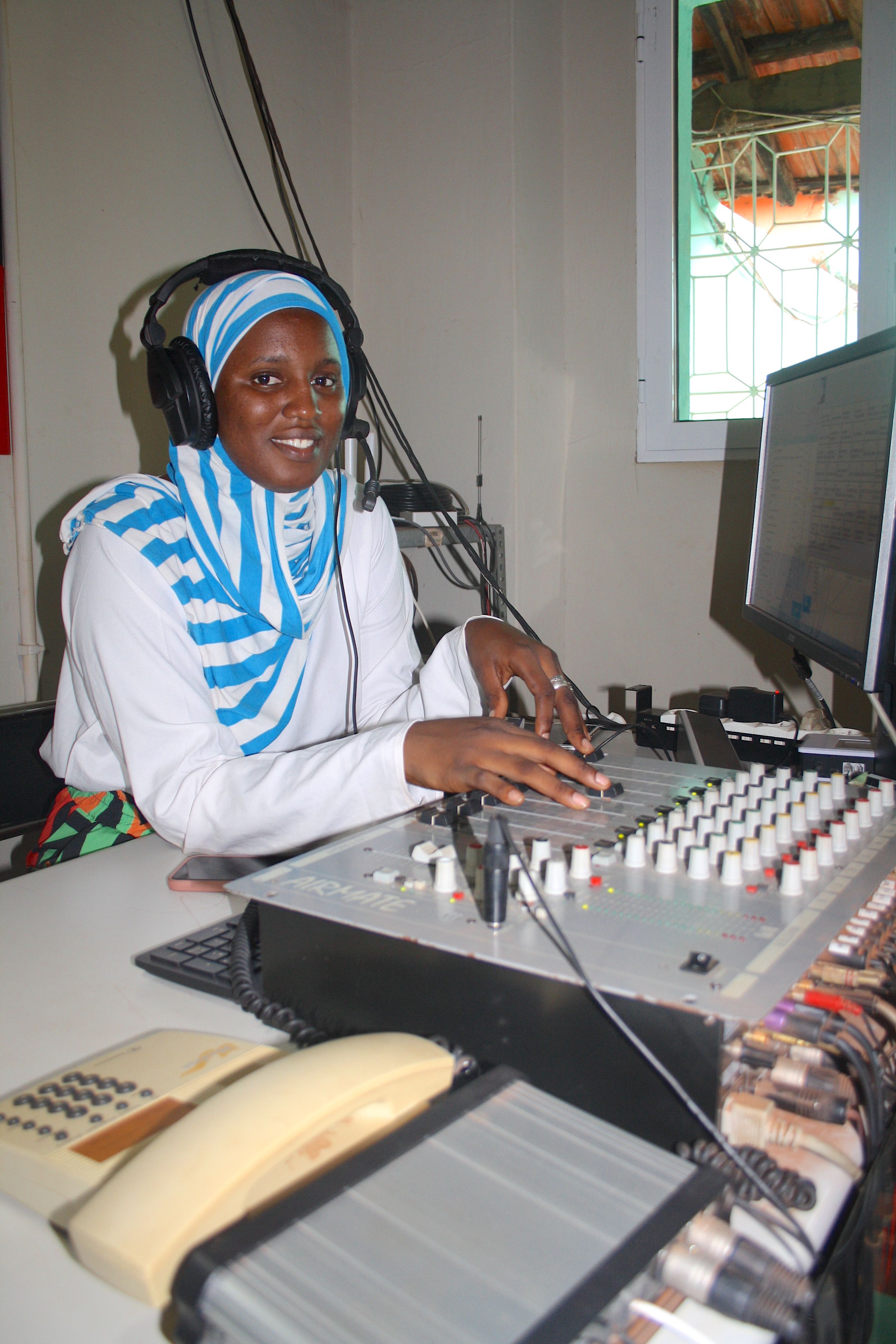 Fatumata Binta Candé, directora de Rádio Muhler. 
