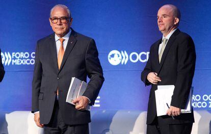 Ángel Gurría y el secretario mexicano de Hacienda, José Antonio González Anaya, el lunes en la Ciudad de México.
