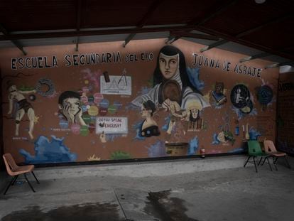 El interior de la escuela secundaria Juana de Asbaje, en la que fueron intoxicados los jóvenes de la comunidad de Bochil en los Altos de Chiapas (México).