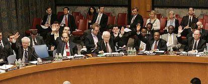 Momento en el que los quince miembros del Consejo de Seguridad de la ONU votan a favor de la adopción de saciones contra Irán.