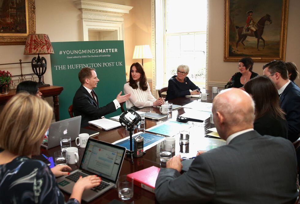 Middleton se reúne con los directores 'The Huffington Post' en la redacción improvisada en el palacio de Kensington.