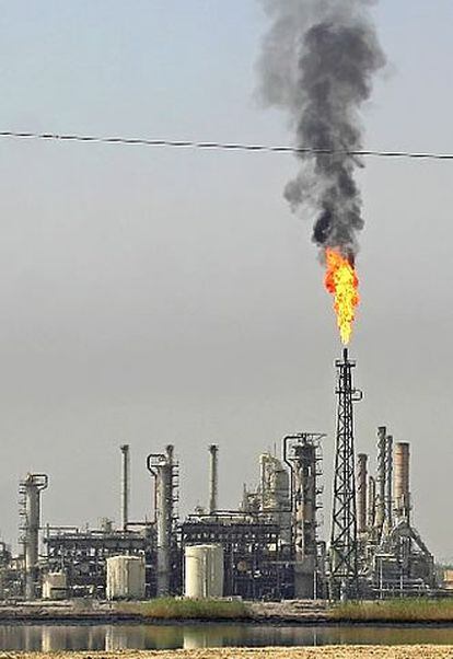 La estabilidad de la producción iraquí es una de las claves de las últimas alzas del crudo. En la imagen, una refinería en al-Shuaiba, al sur de Irak.