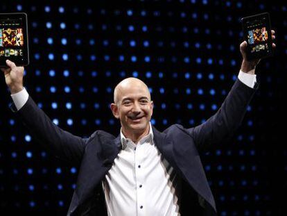 Jeff Bezos durante la presentaci&oacute;n de la tableta Kindle Fire de Amazon, en 2012. 