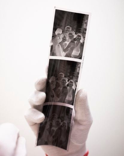 Negativos de una de las fotografías míticas de Peter Lindbergh de las supermodelos de los noventa.