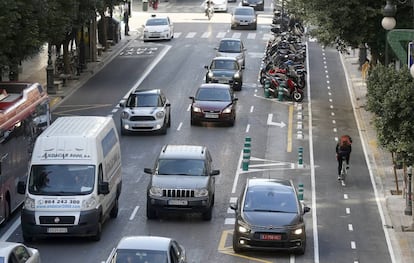 Anillo ciclista a la altura de la calle Colón de Valencia