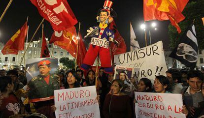 Manifestación de chavistas, este jueves en Lima.