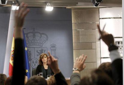 Soraya Saenz de Santamaría, vicepresidenta del Gobierno en la rueda de prensa tras el Consejo de Ministros.