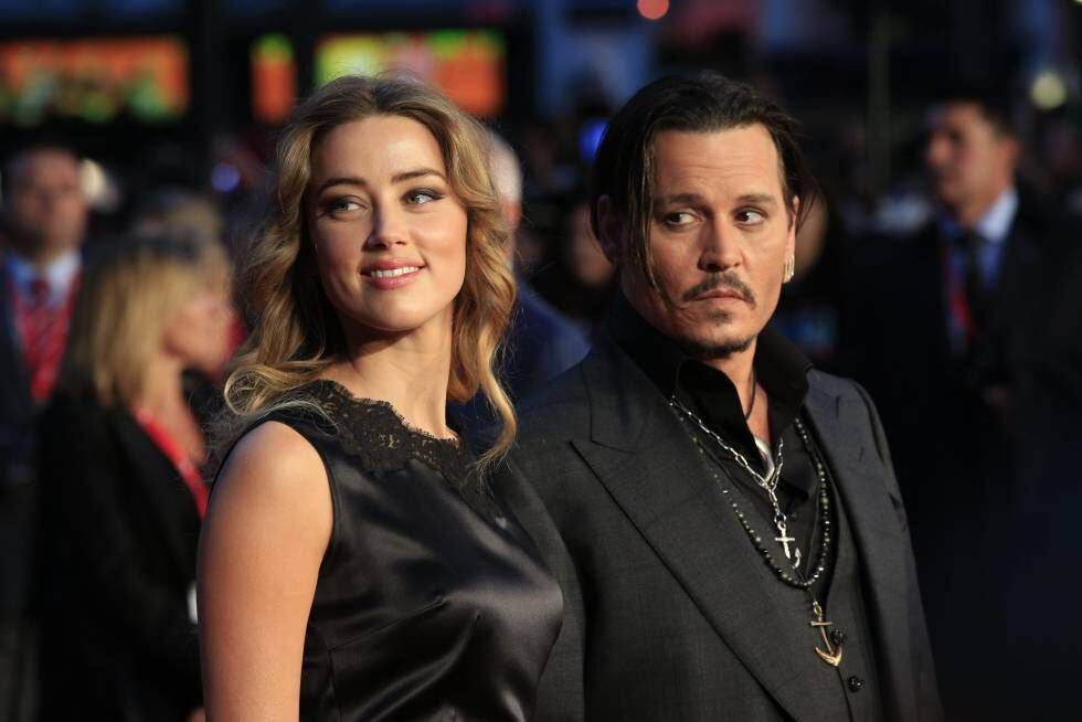 Amber Heard y Johnny Depp, durante una alfombra roja, en 2015.