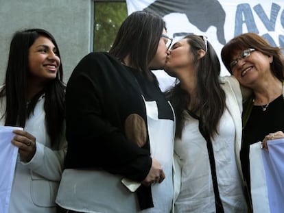 Dos mujeres contraen matrimonio, este jueves
