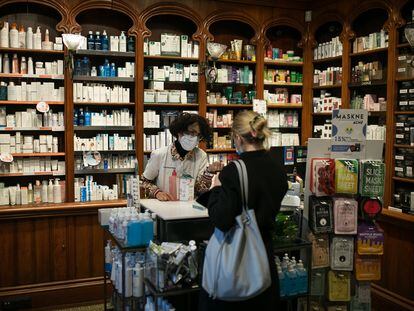 Una farmacia en Rambla Catalunya, en Barcelona, el 20 de noviembre.