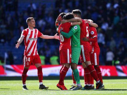 El Girona, el peor equipo en lo que iba de año, da un sonoro azote a los de Solari en el Bernabéu, frena en seco su remontada y deja a los blancos a nueve puntos del Barcelona y por detrás del Atlético