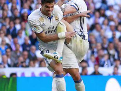 El momento del choque entre Pepe y Kroos.