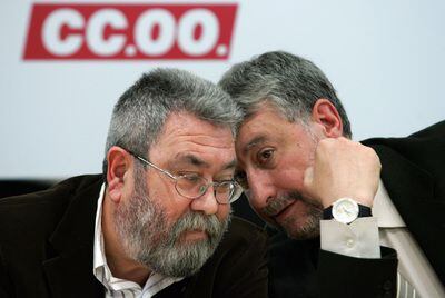 El secretario general de UGT, Cándido Méndez, a la izquierda, y el líder de CC OO José María Fidalgo, en febrero de 2007.