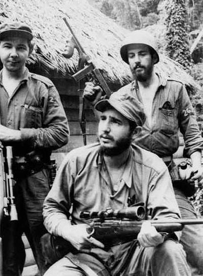 De izquierda a derecha, Raúl Castro, Fidel Castro y Camilo Cienfuegos, en una imagen emitida por el canal National Geographic.