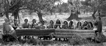 Imagen tomada por Toni Riera con personales de la isla.