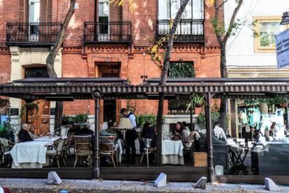 Terraza de un restaurante en la calle Jorge Juan, en el barrio de Salamanca. 