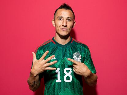 Andrés Guardado, capitán de México, durante una sesión de fotos previo al Mundial de Qatar.