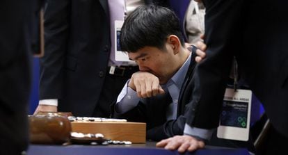 Lee Sedol, the South Korean GO champion, focused on the board after losing the last game of the tournament against DeepMind's 'AlphaGo' program, which defeated him 4-1.