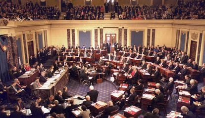 La votaci&oacute;n del Senado, el 12 de febrero de 1999, que rechaz&oacute; destituir al presidente Clinton