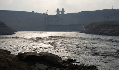 Obras de construcción de la Gran Presa del Renacimiento Etíope, en Guba, en noviembre de 2017.