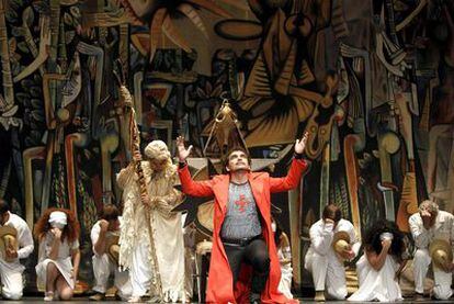 Una escena de la obra <i>Fuenteovejuna</i> que se representa en el teatro Figaro.