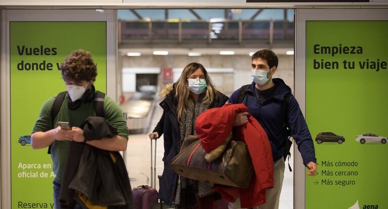 Llegada de viajeros al aeropuerto Adolfo Suárez Madrid Barajas, este lunes