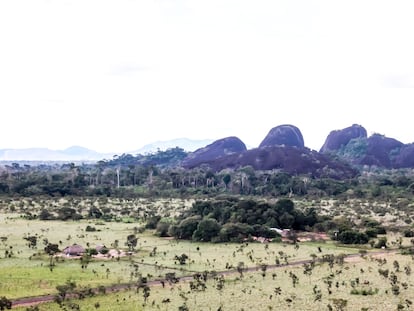 Los grupos criminales aprovechan una vía terrestre deteriorada entre los Estados Amazonas y Bolívar para el tráfico de drogas.