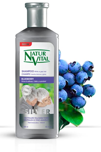 En la marca Naturvital encontramos su champú Silver, específico para cabellos blancos. Contiene arándano de origen biológico que, dado su tono azul, neutraliza el tono amarillo. Así la melena luce plateada y brillante. Es de uso frecuente y su efecto dura varios lavados. Cuesta unos 6 euros.