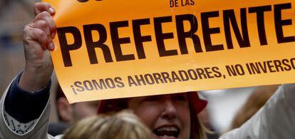 Protesta en Madrid de inversores en participaciones preferentes de Bankia.