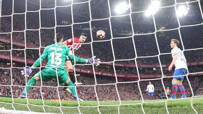 Sancet marca el segundo gol ante el Barcelona. 