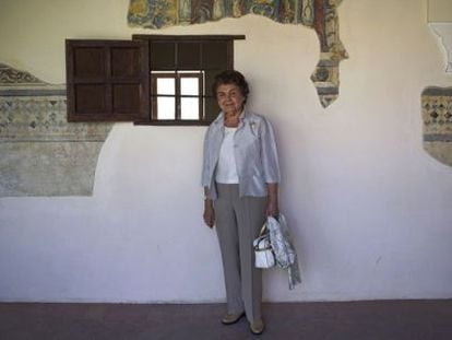 La artista Carmen Laffón, en el convento de Santa Clara.