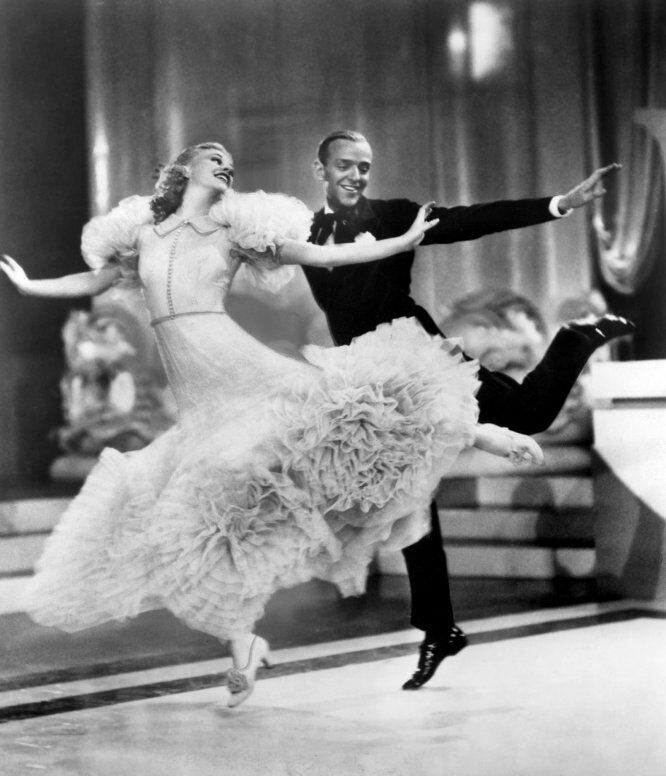 Los actores Ginger Rogers y Fred Astaire en una de las escenas de la película 'En alas de la danza', rodada en 1936.