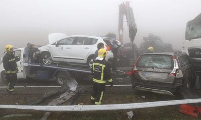 Accidente en cadena, en julio de 2014 en la A-8, provocado por la niebla.