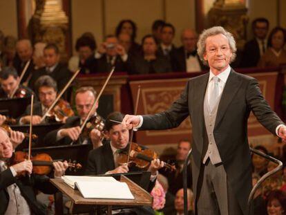 El director Franz Welser-M&ouml;st dirigiendo a la Filarm&oacute;nica de Viena en el Concierto de A&ntilde;o Nuevo de 2011.